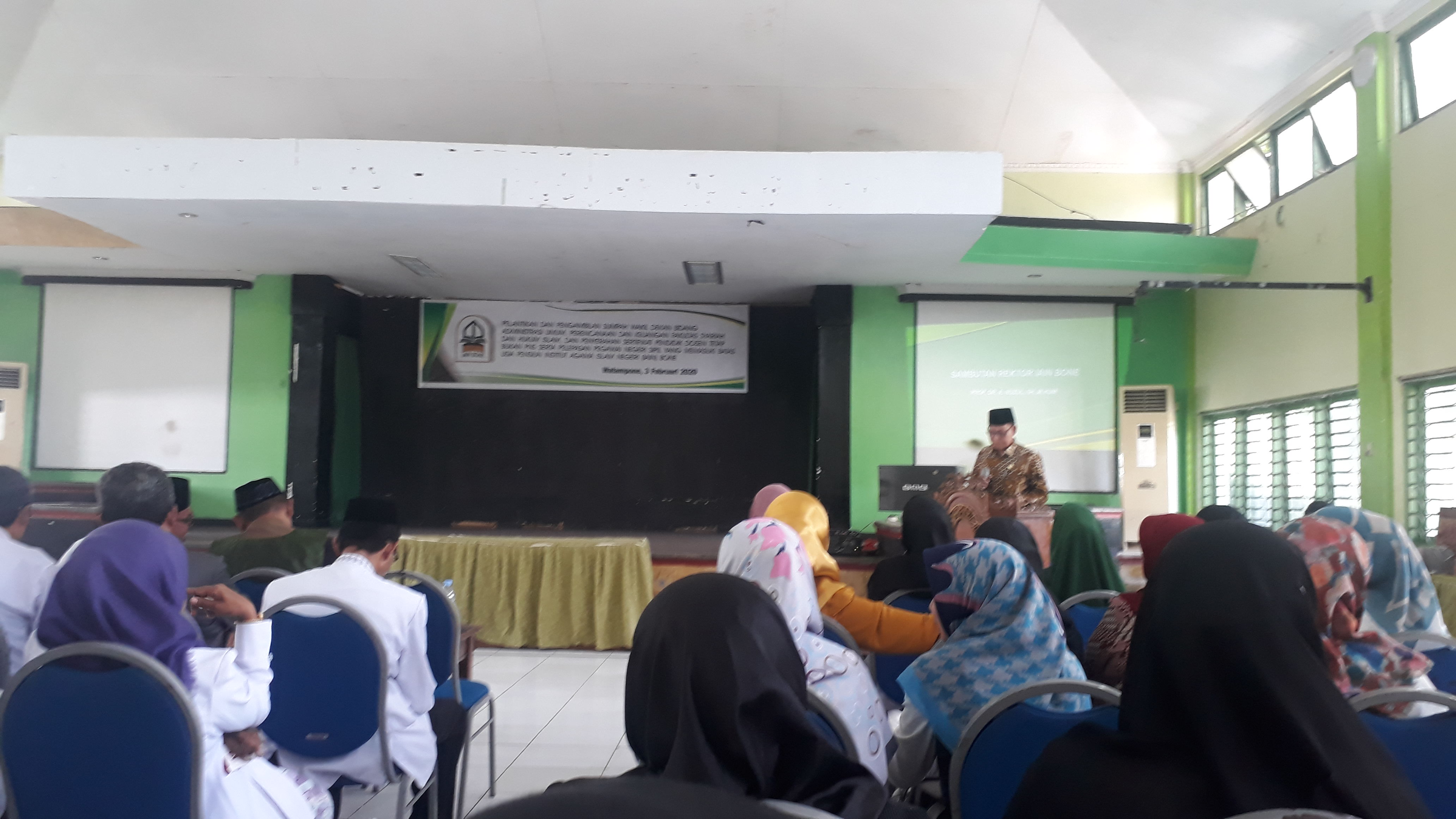 FOTO KEGIATAN RAPAT EVALUASI DAN KOORDINASI DAN PENYERAHAN SK WIYATA BAKTI, SATPAM DAN CLEANING SERVICE TAHUN 2019